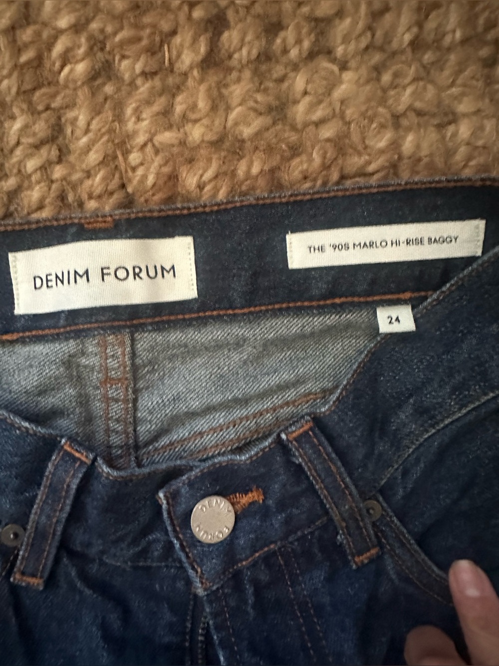 Like new Aritzia Denim Forum The '90s Marlo Hi-Rise Baggy Jean - Picture 3 of 11